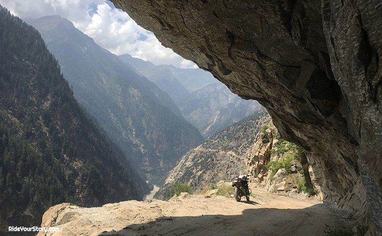 Dünyanın en tehlikeli yolu! Kemiklerin patikası, resmen ölüm saçıyor 83