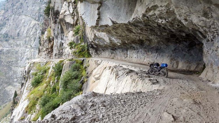 Dünyanın en tehlikeli yolu! Kemiklerin patikası, resmen ölüm saçıyor 85