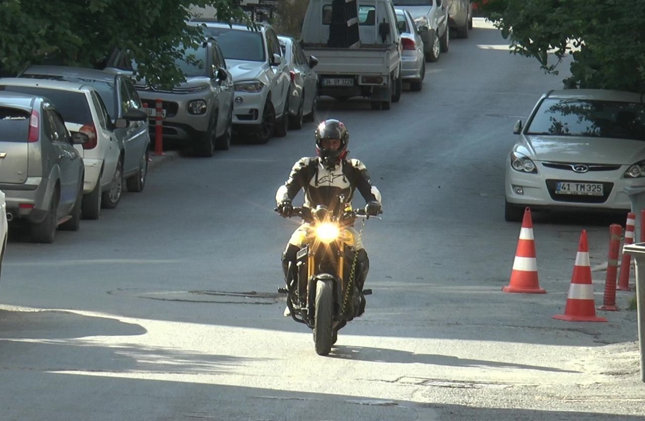 Trafik kazası atlatıp çay içmeye giden sürücüler sosyal medyayı salladı 4