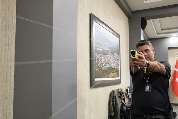 Öldürmeden etkisiz hale getiriyor... 'TASER-7' Türkiye'de! 8