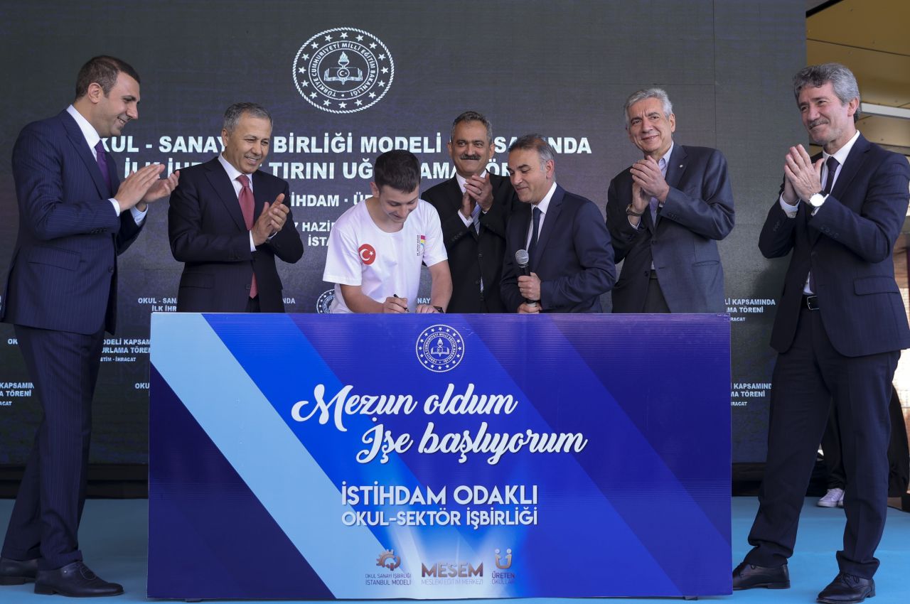 Bakan Özer, okul sanayi iş birliğinin ilk ihracat tırını uğurladı 5