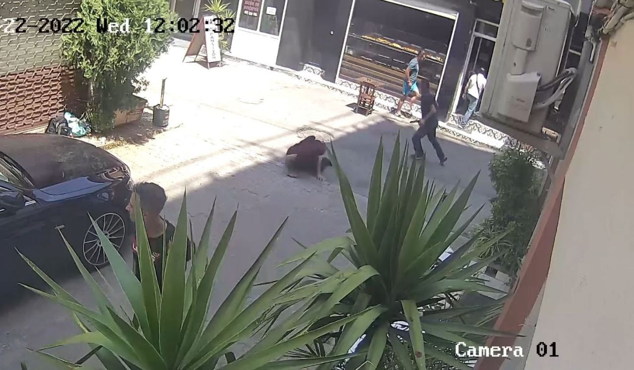 Önce bıçakladı, sonra yardımına koşup yarasına tampon yaptı 2