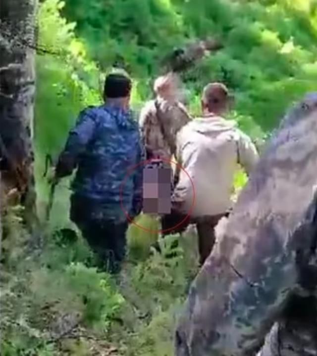 Vurduğu ayının yanına giden avcı hayatının hatasını yaptı 1