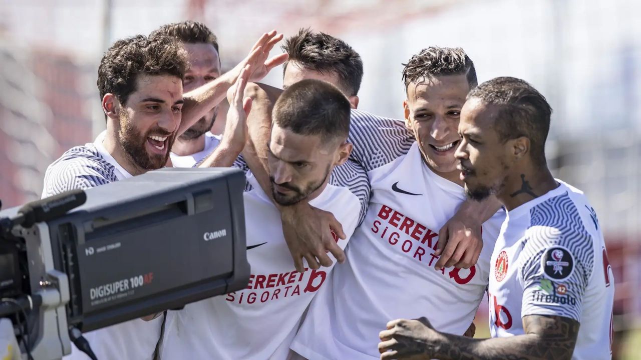 Süper Lig'de 2022 yaz döneminde biten tüm transferler 20