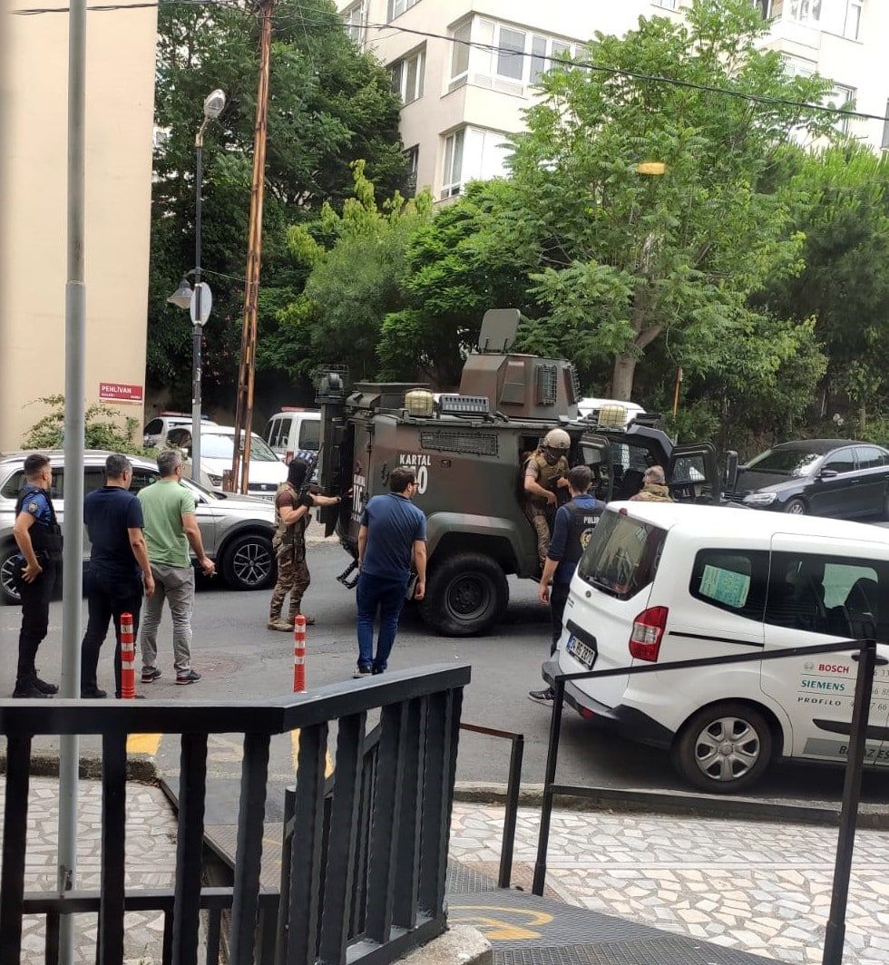 Film gibi operasyon! Pencereden yaptığı hareket sayesinde kurtarıldı 4