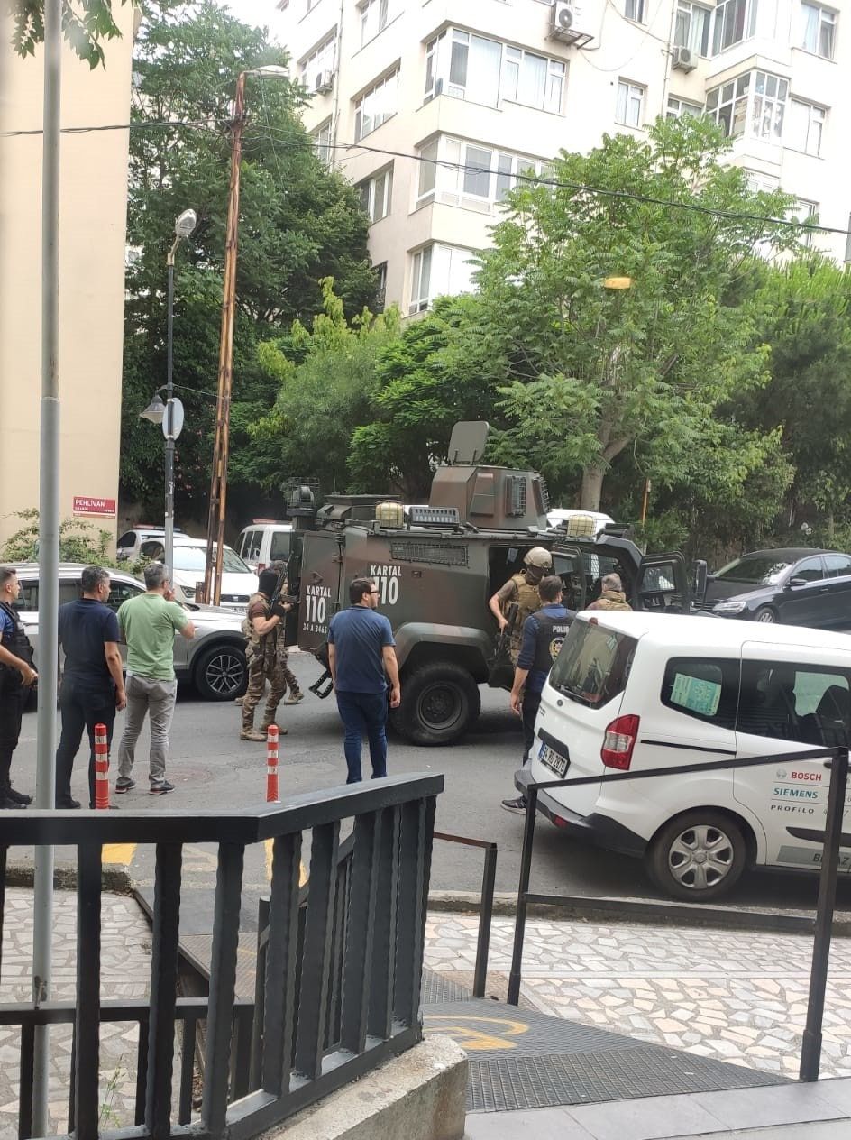 Film gibi operasyon! Pencereden yaptığı hareket sayesinde kurtarıldı 6