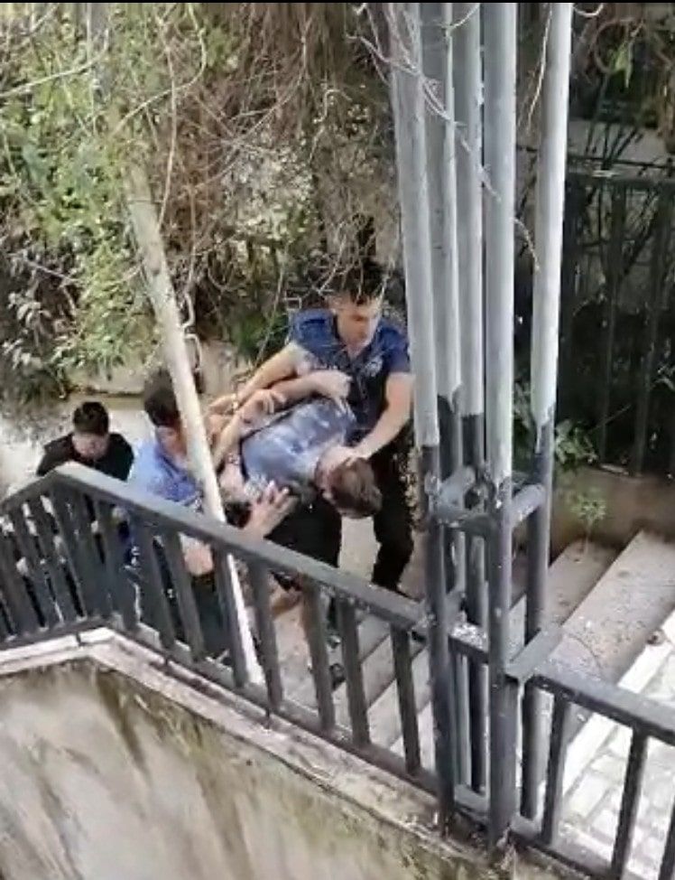 Film gibi operasyon! Pencereden yaptığı hareket sayesinde kurtarıldı 10