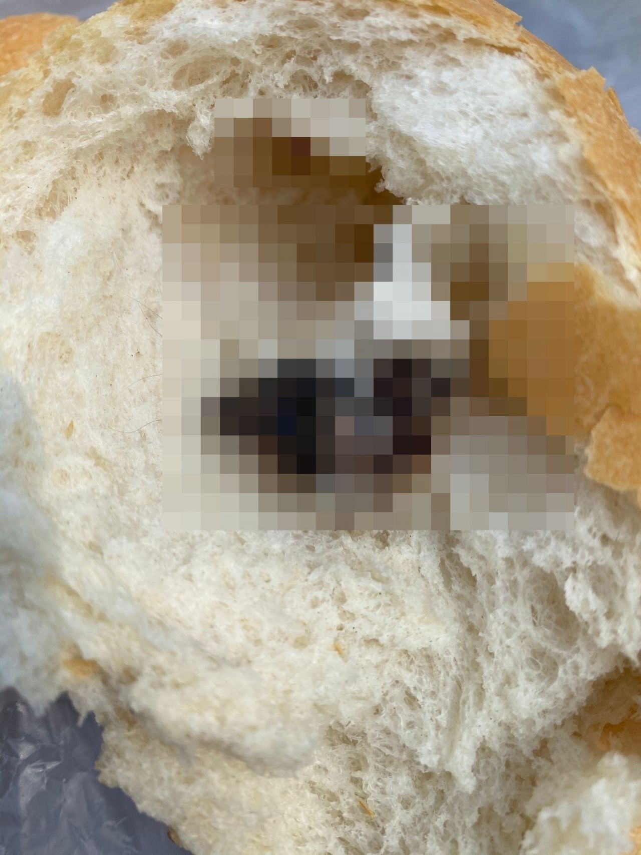 Mide bulandıran olay! Ekmeğin içinden bakın ne çıktı 3