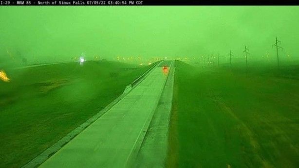 Şoke eden görüntüler! Gökyüzü yeşile döndü 11