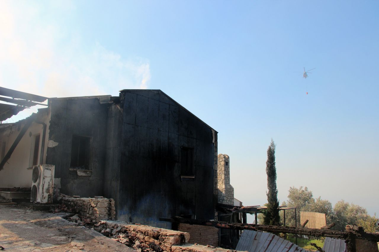 Odada her şey yandı, ‘Besmele’ yazısı yanmadı 5