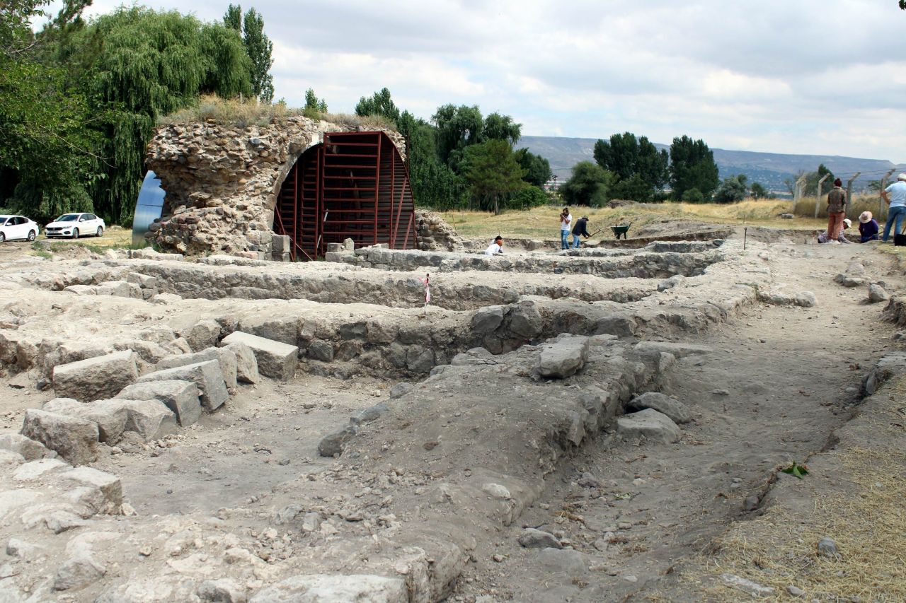800 yıllık Selçuklu Sarayı'nda heyecanlandıran keşif 7