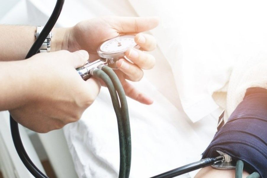 Uyanır uyanmaz bir bardak mucize etkisi yaratıyor! Damarları temizliyor, yüksek tansiyonu bitiriyor 1