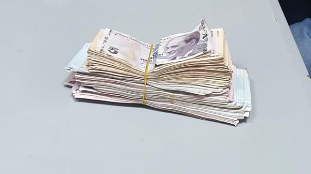 Evine giderken 30 bin 15 TL para buldu, önce kamera şakası sandı sonra hemen polise götürdü 1