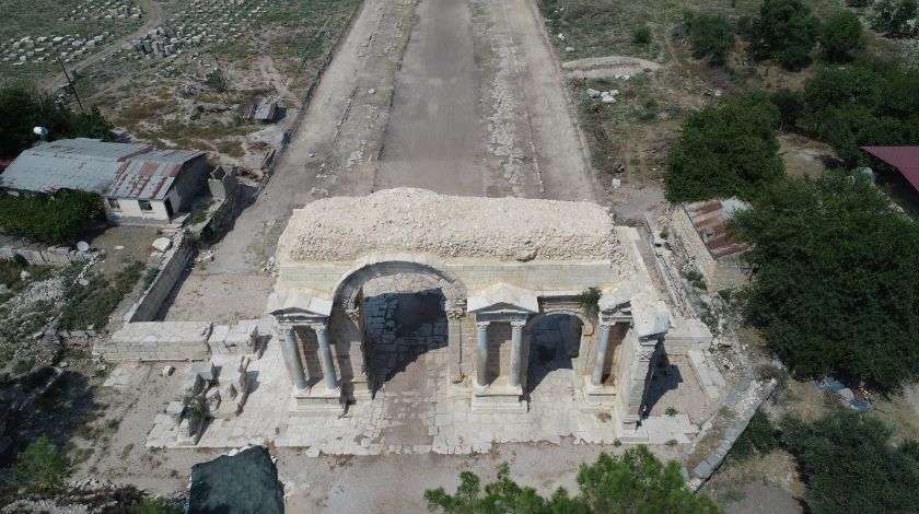 Anavarza Antik Kenti'nde gladyatör mezarlarına rastlandı 1