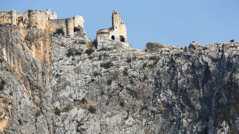 Anavarza Antik Kenti'nde gladyatör mezarlarına rastlandı 2