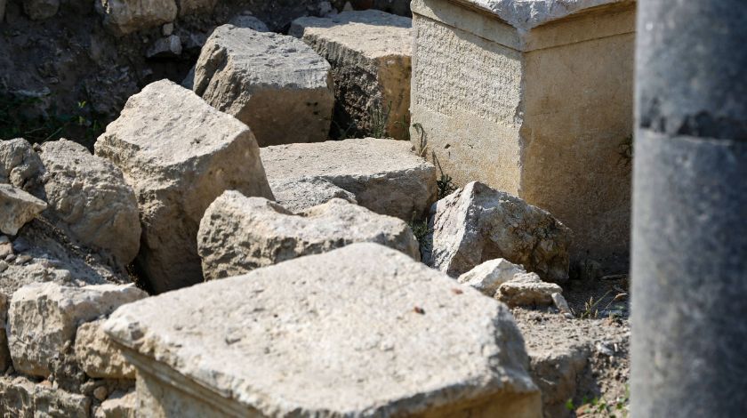 Anavarza Antik Kenti'nde gladyatör mezarlarına rastlandı 4