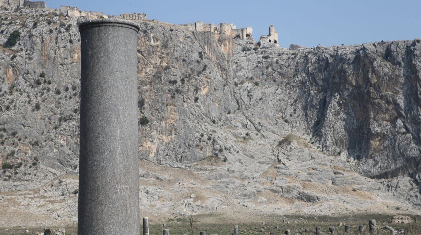 Anavarza Antik Kenti'nde gladyatör mezarlarına rastlandı 10