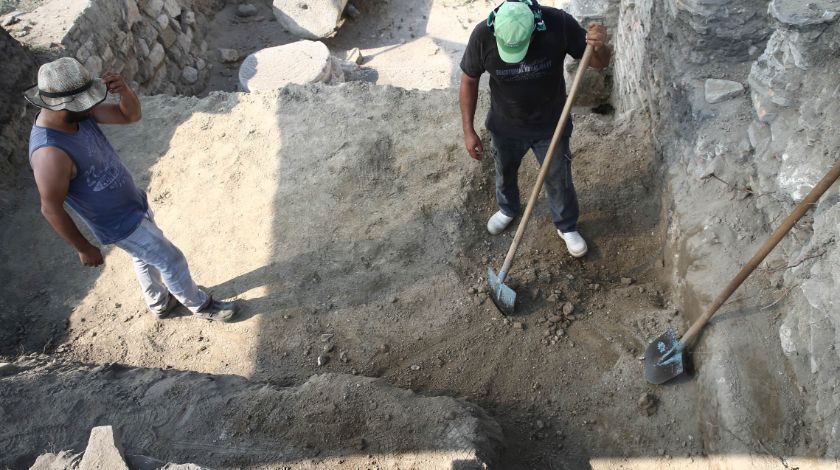 Anavarza Antik Kenti'nde gladyatör mezarlarına rastlandı 11