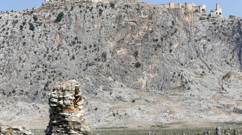 Anavarza Antik Kenti'nde gladyatör mezarlarına rastlandı 12