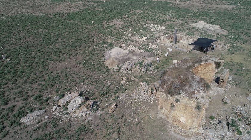 Anavarza Antik Kenti'nde gladyatör mezarlarına rastlandı 13