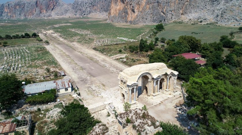 Anavarza Antik Kenti'nde gladyatör mezarlarına rastlandı 14