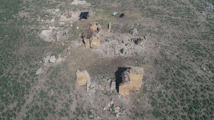 Anavarza Antik Kenti'nde gladyatör mezarlarına rastlandı 18