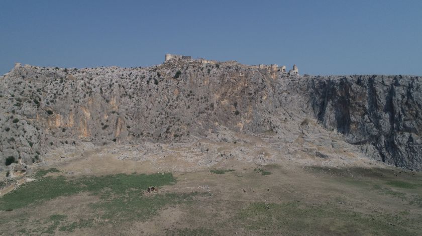 Anavarza Antik Kenti'nde gladyatör mezarlarına rastlandı 19