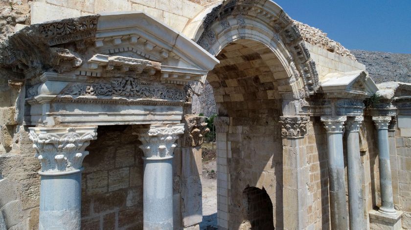 Anavarza Antik Kenti'nde gladyatör mezarlarına rastlandı 21