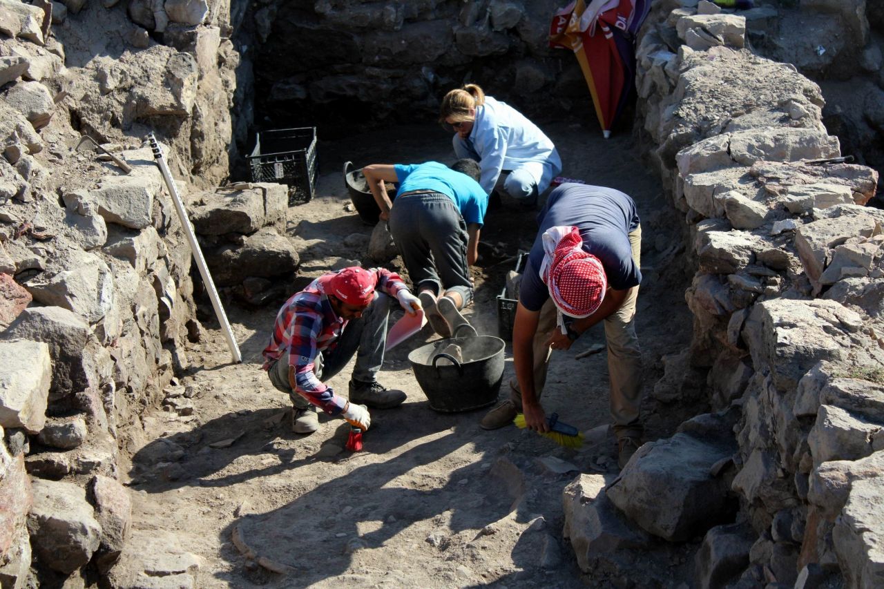 Kayseri'deki kazı çalışmalarında ilginç bulgu! 2 bin 300 yıl önce de ithalat varmış 3