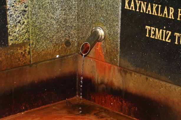 'Su zehirli değil' dediler, bakın ne yaptılar! 'Burada bir oyunlar dönüyor' 5