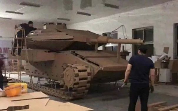 Şoke eden görüntüler! Evinin garajında tank yaptı 13