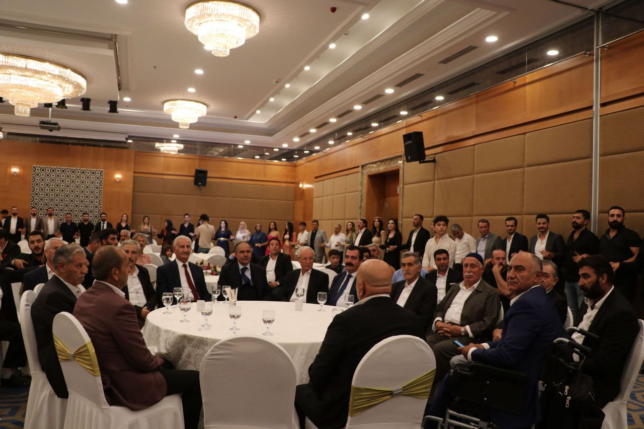 Aşiret düğününde gelinle damada 2,5 milyon liralık takı ve para 1