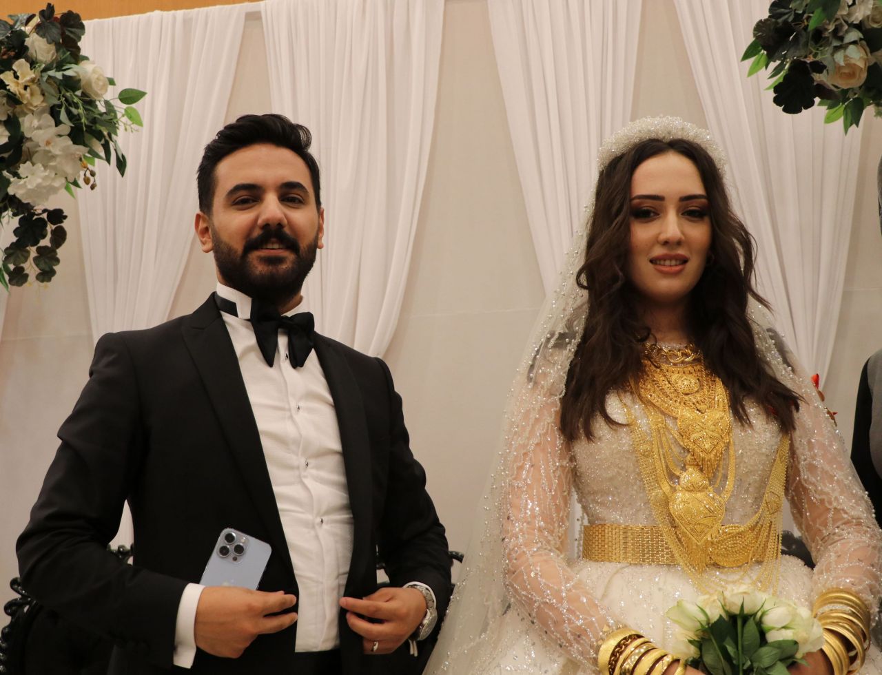 Aşiret düğününde gelinle damada 2,5 milyon liralık takı ve para 3