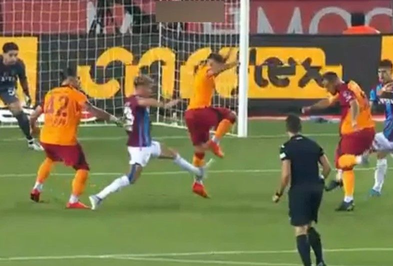 O detay maç sonunda ortaya çıktı! Derbide penaltı tartışması... 2