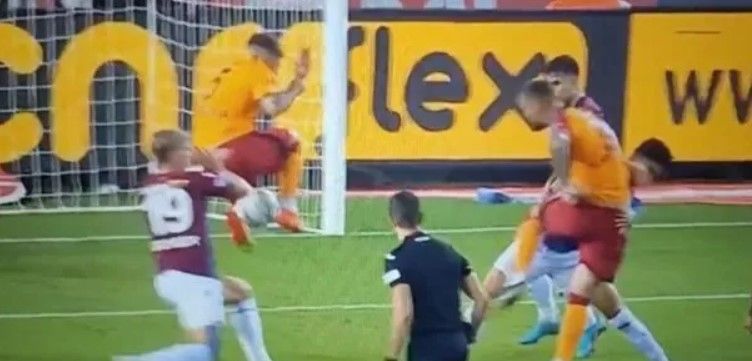 O detay maç sonunda ortaya çıktı! Derbide penaltı tartışması... 4