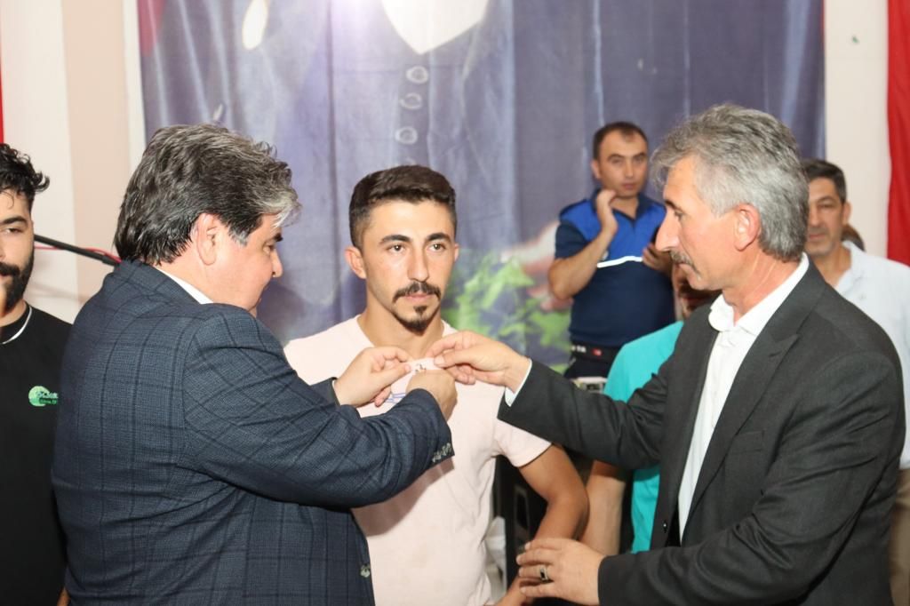 Fekede MHP’ye katılan 250 kişi için  rozet takma etkinliği düzenlendi 5