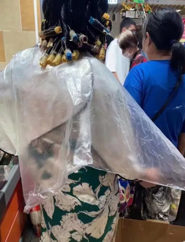 Karantina kararı büyük panik yarattı: İnsanlar birbirini ezdi! 4