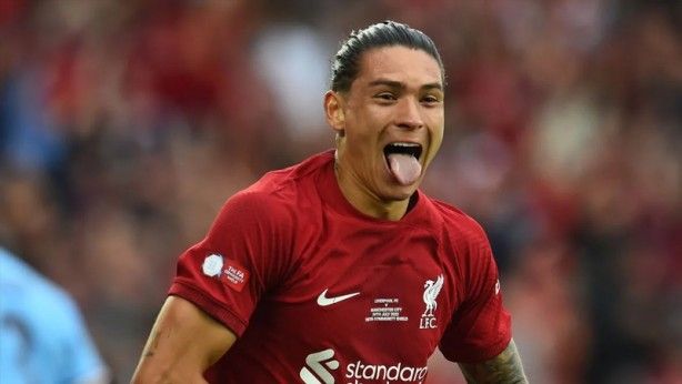 Paralar havada uçuştu! Dünyaya damga vuran transferler 8