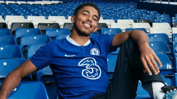 Paralar havada uçuştu! Dünyaya damga vuran transferler 9