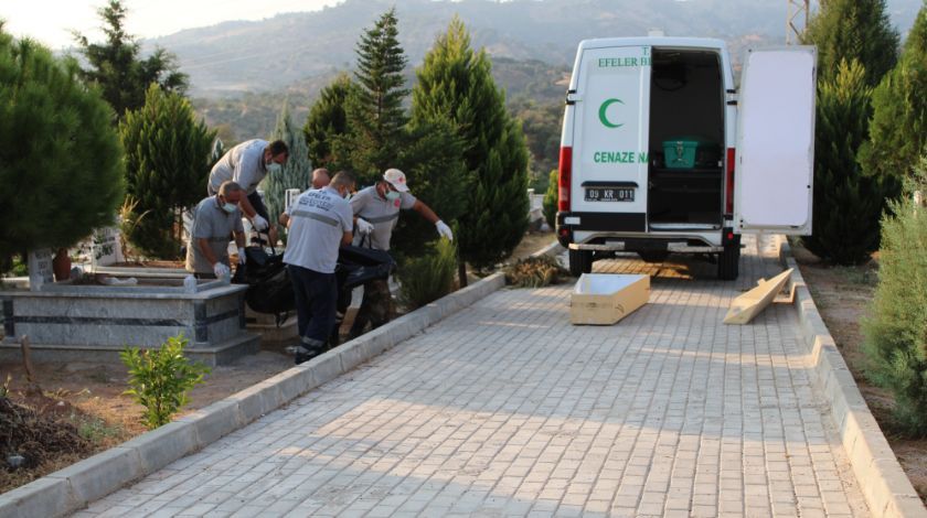 Mezarlıktaki yoğun koku alarma geçirdi! Kahreden görüntü ortaya çıktı 5