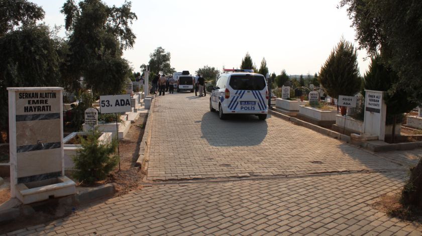 Mezarlıktaki yoğun koku alarma geçirdi! Kahreden görüntü ortaya çıktı 8