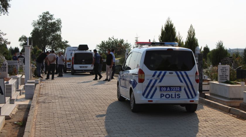 Mezarlıktaki yoğun koku alarma geçirdi! Kahreden görüntü ortaya çıktı 9
