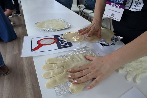 Türk öğrencilerden plastiğin sonunu getirecek müthiş buluş! 3