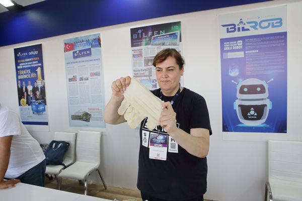 Türk öğrencilerden plastiğin sonunu getirecek müthiş buluş! 2