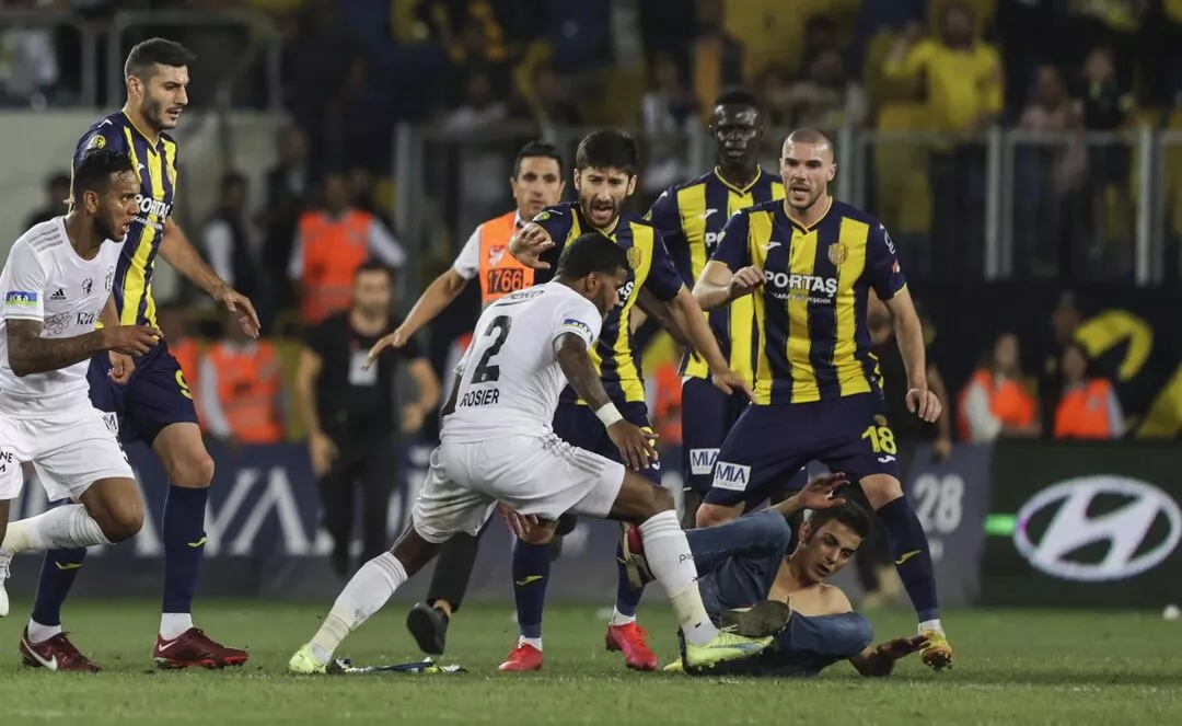 Ahmet Çakar'dan kan donduran sözler: Beşiktaş maçında yaşanan tesadüf değil... 11