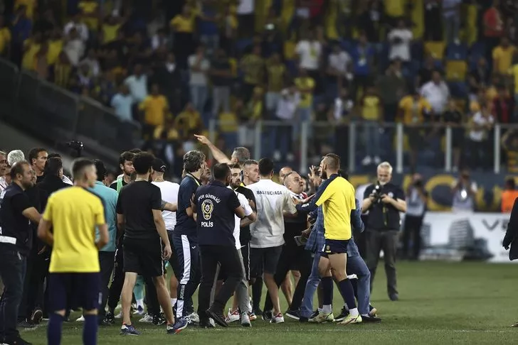 Ahmet Çakar'dan kan donduran sözler: Beşiktaş maçında yaşanan tesadüf değil... 6