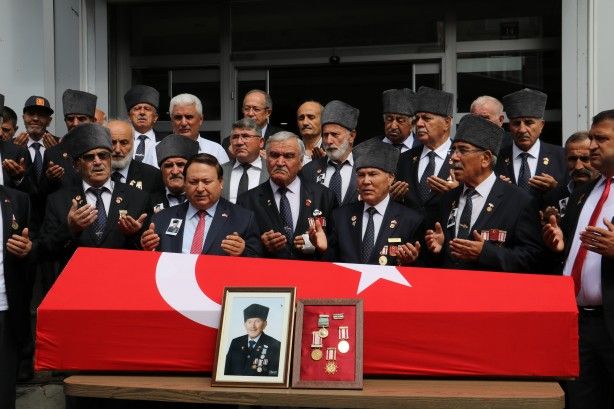 Türkiye'nin en yaşlı gazisine veda edildi 1