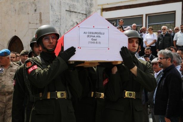 Türkiye'nin en yaşlı gazisine veda edildi 5