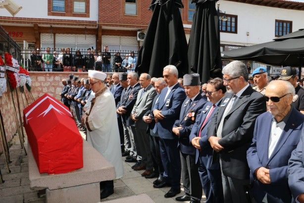 Türkiye'nin en yaşlı gazisine veda edildi 7