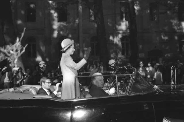 96 yaşındaki İngiltere Kraliçesi 2. Elizabeth hayatını kaybetti! 10 günlük yas başladı 11